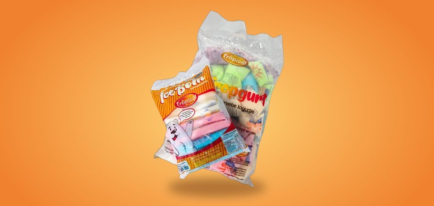 Pacotes de geladinho Ice Bom e Tropgurt, sorvete de iogurte da Tropical Sorvetes